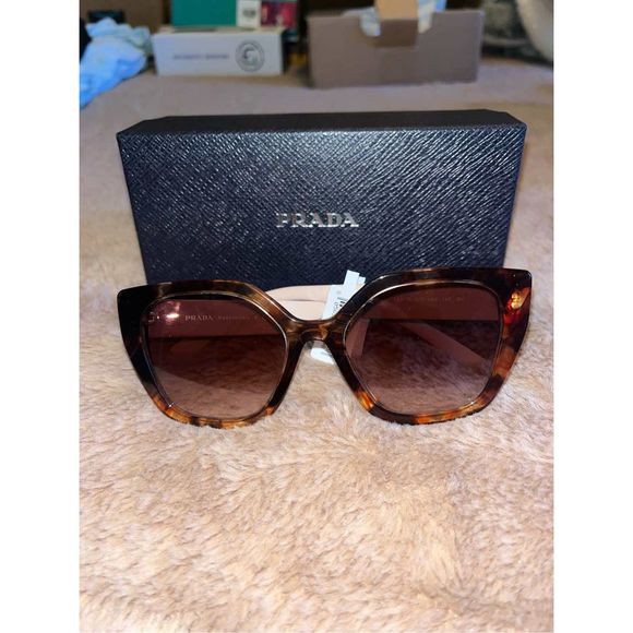 NEW IN BOX PRADA-Cat Eye Sunglasses main image 10